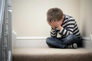 چگونه به کودک کمک کنیم با ترس‌هایش روبه‌رو شود
