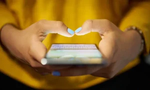 بمباران اطلاعات و استرس ناشی از منابع متعدد