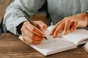 نوشتن | کلید تحول شخصی و بازکردن پیچیدگی‌های زندگی
