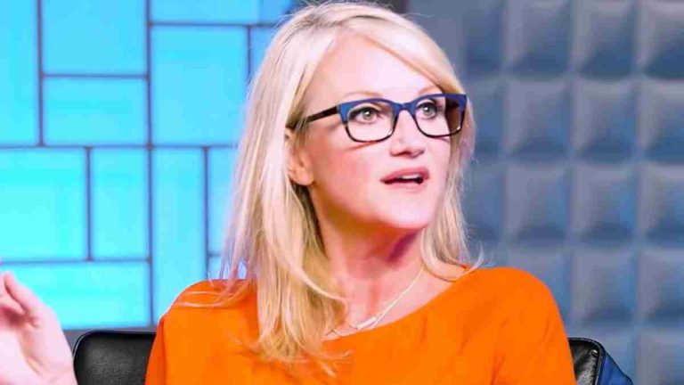 Mel Robbins سخنران توسعه فردی درباره قابلیت تغییر مغز و بهزیستی ذهنی